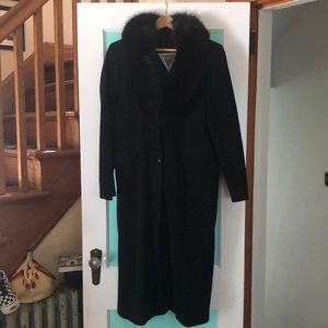 Beautiful long black coat with faux fur neck trim